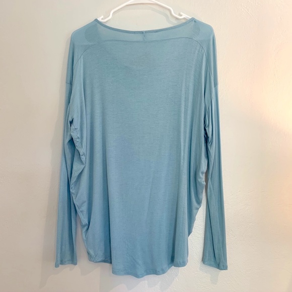 NWT Soft and Flowy Francesca’s Long Sleeve Top - Picture 3 of 5
